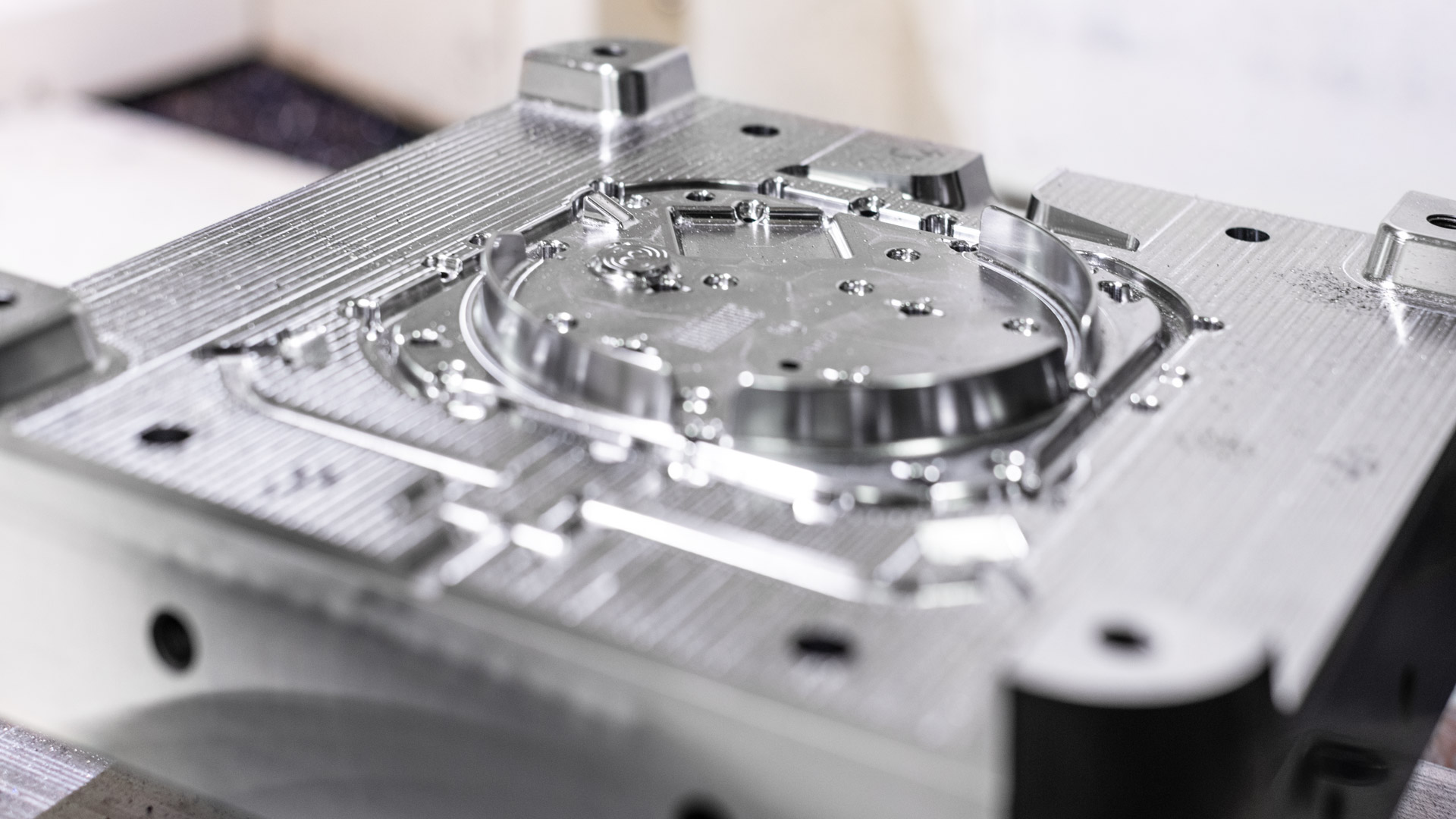 高利铭压铸模具设计加工生产